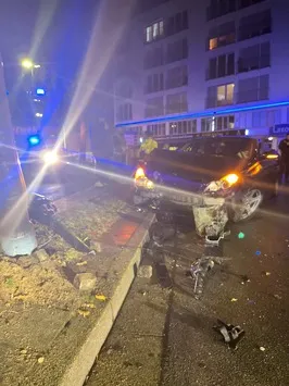 POL-GE: Überhöhte Geschwindigkeit - Verkehrsunfall in Altstadt