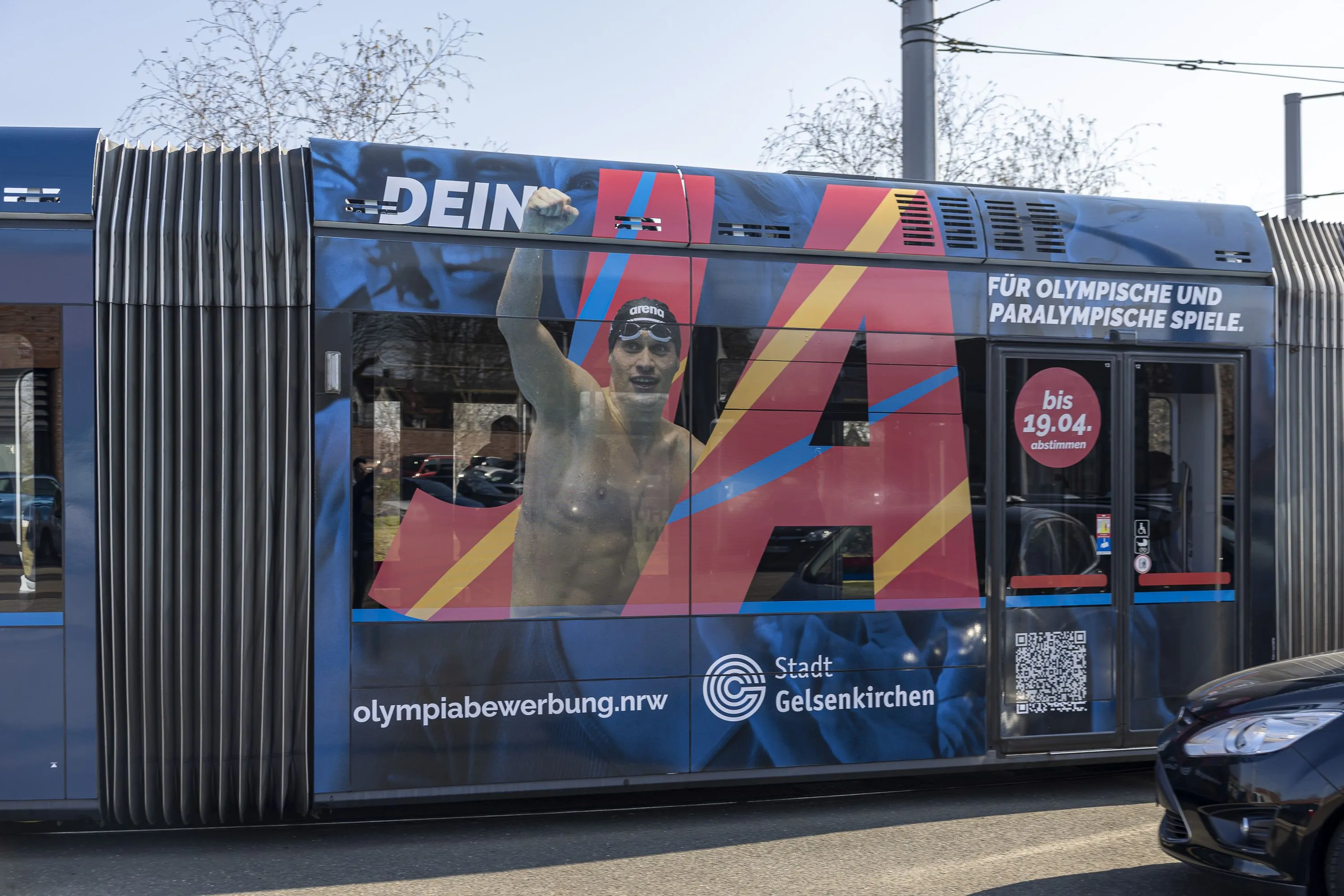 Olympia-Straßenbahn verbindet Wettkampfstätten - Gelsenkirchen und Bochum werben gemeinsam für Spiele an Rhein und Ruhr