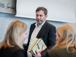 Neuer Streit zeichnet sich ab: Klingbeil will ans Ehegattensplitting ran