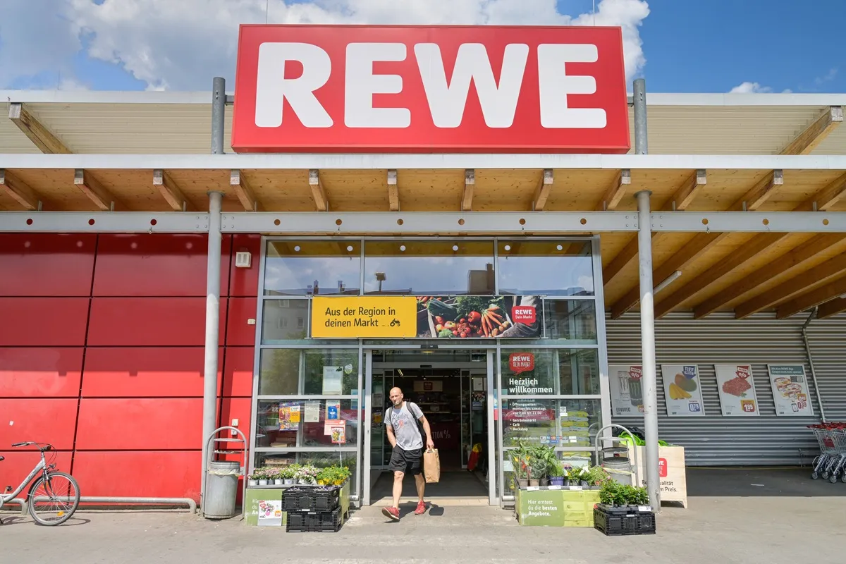 Experiment mit Drive-In: REWE macht McDonald’s nach