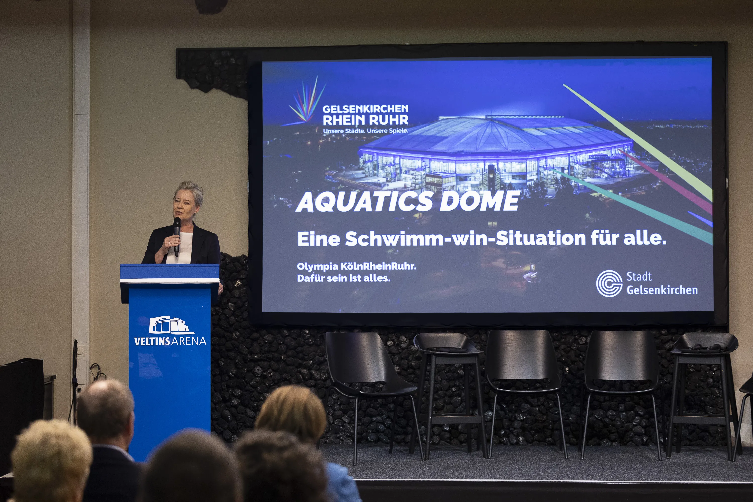 Unternehmertreff in der VELTINS-Arena stimmt auf Olympiabewerbung ein - Oberbürgermeisterin Andrea Henze: „Olympia ist eine Riesenchance“