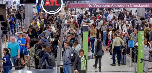 Chaos an US-Flughäfen: Donald Trump will Bezahlung von Sicherheitspersonal anordnen