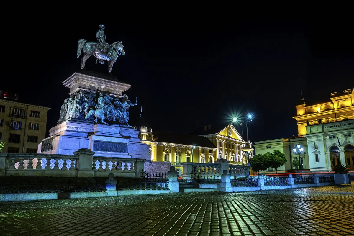 Blutige Szenen in Bulgarien: Frau greift vier Deutsche mit Messer an!