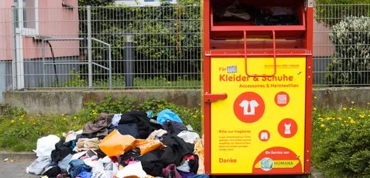 Hersteller sollen mehr für Altkleider zahlen