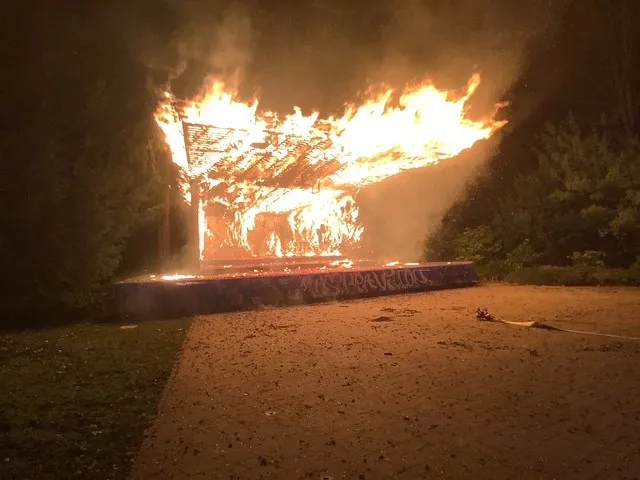 Feuer-Alarm am Donnerstagabend! Es brannte lichterloh im Stadtgarten Gelsenkirchen