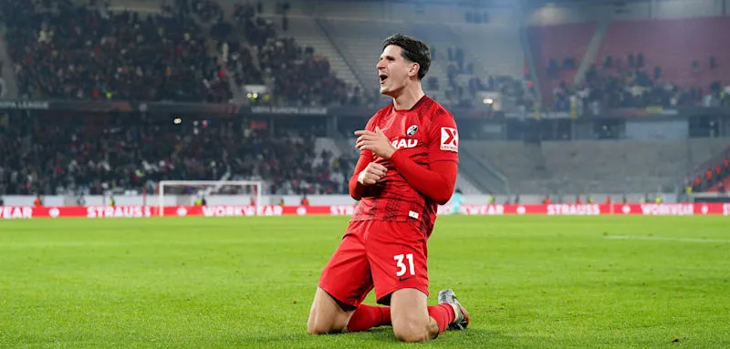 Begleitet vom Boykott der Ultras bucht Freiburg das Ticket fürs Achtelfinale