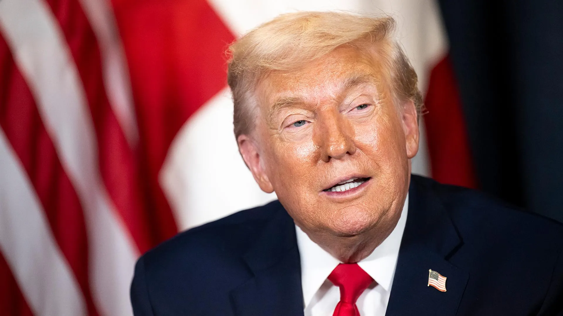 Trump warnt Iran vor Einsatz "riesiger Flotte"