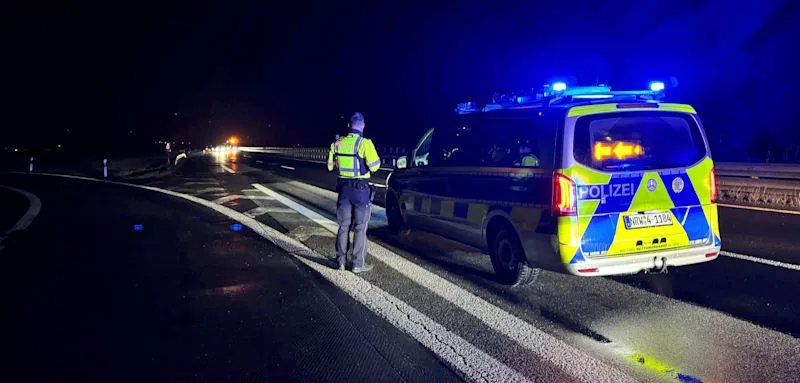 Glatteis löst enorme Unfallserie auf A44 aus – drei Menschen sterben