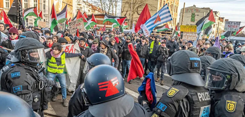 Beamtin der Landesdirektion Sachsen soll Pro-Palästina-Demo angeführt haben