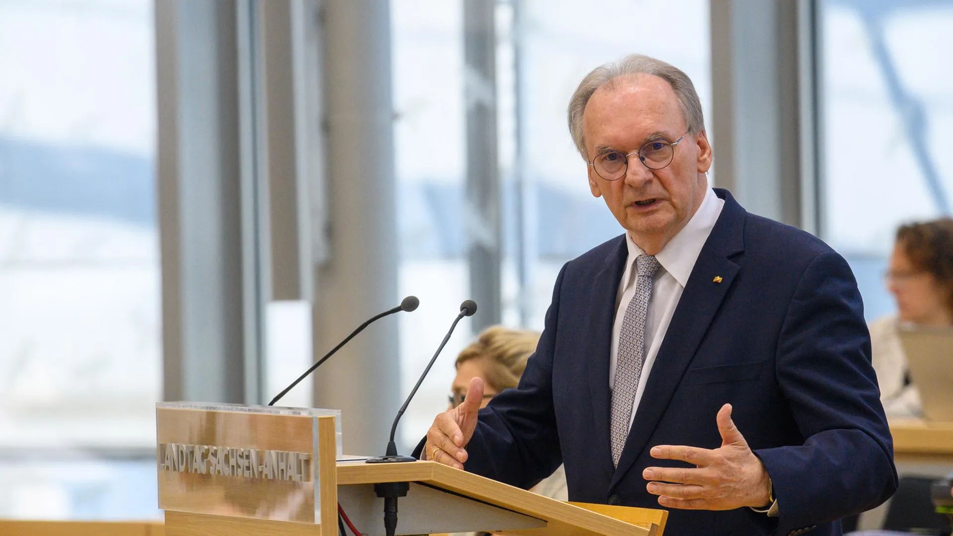 Sachsen-Anhalt: Ministerpräsident Haseloff reicht Rücktritt ein