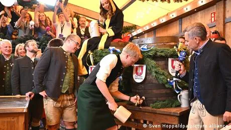 "O'zapft is": Grüner OB eröffnet Münchner Oktoberfest
