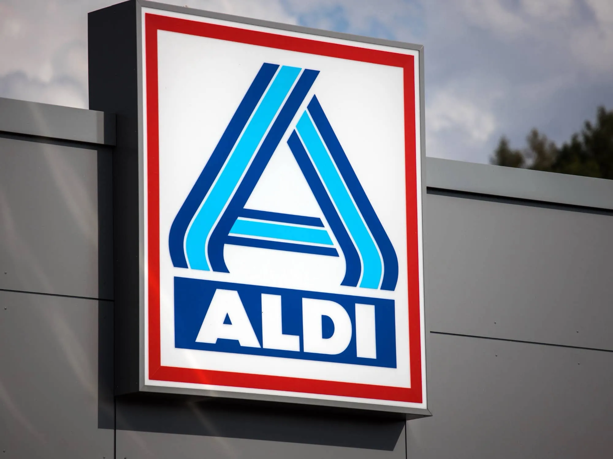 Aldi verkauft einen Saugroboter für 89,99 Euro, der sogar wischen kann