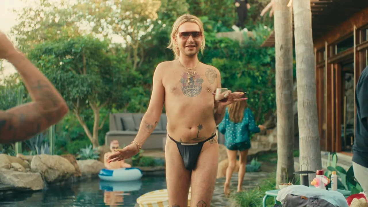 Keusche Poolparty? - Sie erraten nie, was Bill hier in der Hose hat