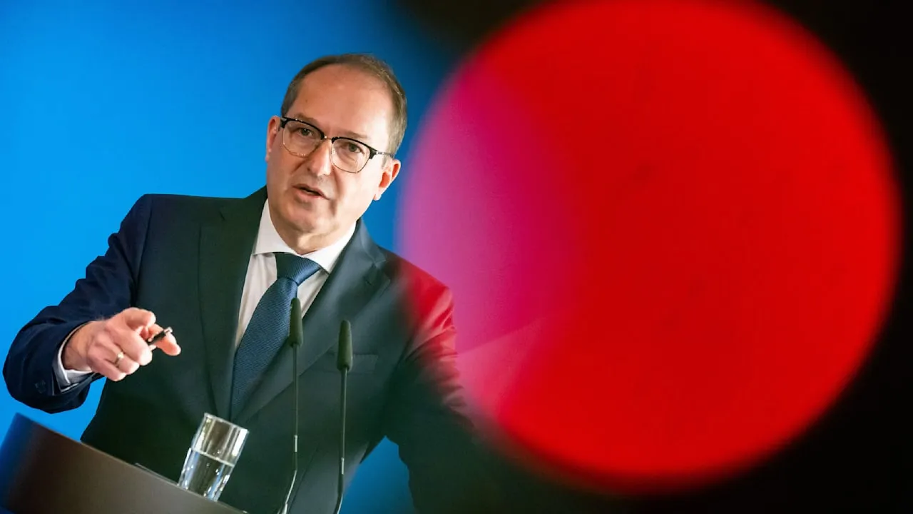 Merz plant Kabinetts-Umbau - CSU-Ansage: Dobrindt muss Innenminister bleiben!