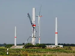Warnung vor Ausbaustopp: Mehr Windkraftanlagen in Betrieb - würgt Reiche die Entwicklung ab?