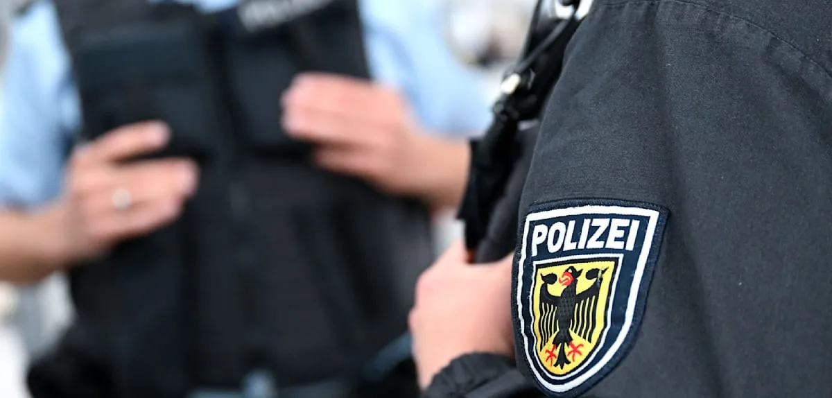 Schlafender Obdachloser bestohlen – Überwachungskameras führen zu Verdächtigem