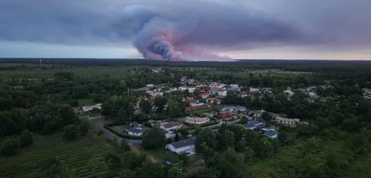 Waldbrand bei Bordeaux: Tausende Touristen evakuiert