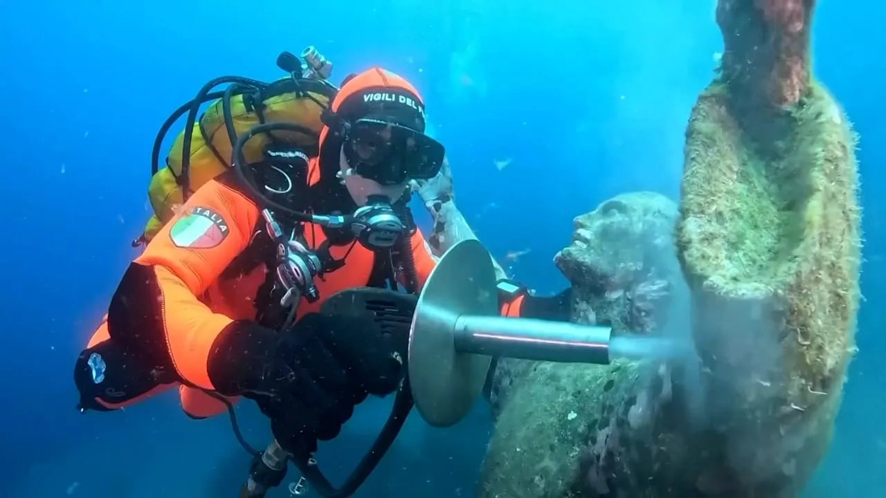 Waschtag beim See-Jesus - Italienische Statue strahlt wieder