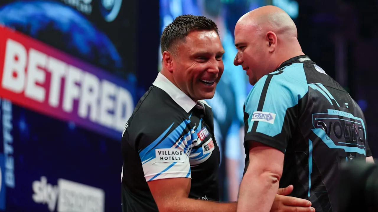„Ich werde ihm Beine machen“ - Darts-Weltmeister wird mit 41 Jahren Opa